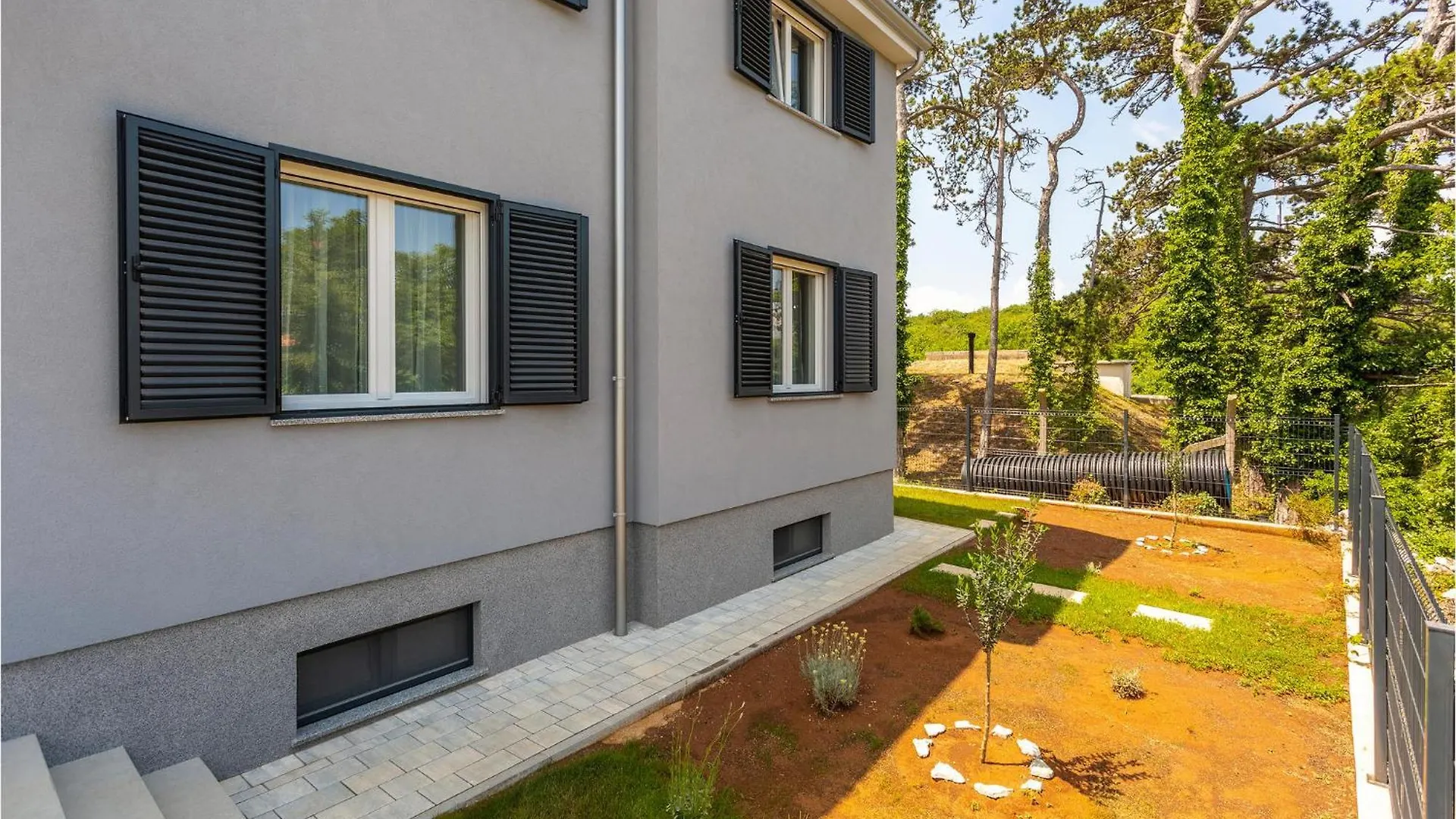 Awesome Apartment In Vrbnik With Kitchen 0*,
