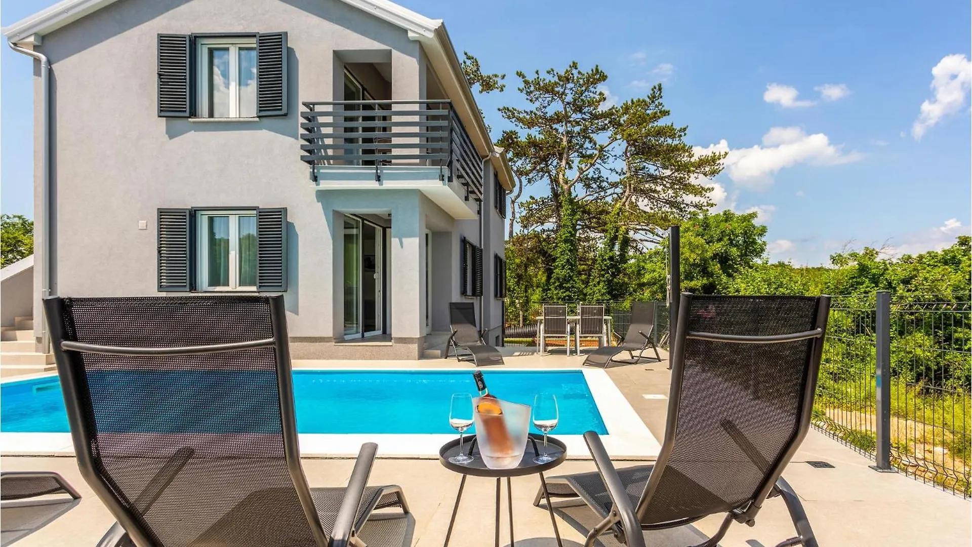 Awesome Apartment In Vrbnik With Kitchen 0*,  Chorvatsko